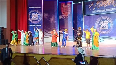 فرقة القلوب البيضاء للفنون الشعبية من ذوي القدرات خاصة تبهر الجمهور في ختام مهرجان الاسماعيلية