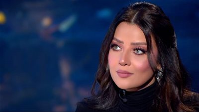 هجوم ثم اعتذار.. القصة كاملة لأزمة رضوى الشربيني مع حسن شاكوش