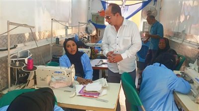 مدير القوى العاملة بأسوان يتفقد وحدة التدريب المتنقلة بنصر النوبة