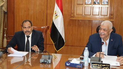 لهذا السبب.. رئيس جامعة المنوفية يجتمع بمجلس إدارة مركز الخدمة العامة