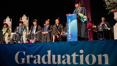 جامعة إيست لندن تمنح الدكتوراة الفخرية للدكتور أيمن عاشور وزير التعليم العالى تقديرًا لتاريخه العلمى