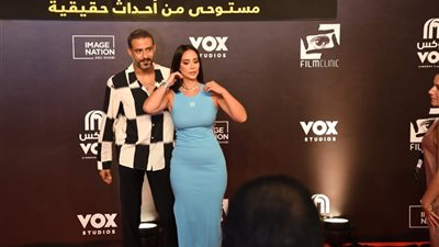 بهذة الطريقة دعمت بسنت شوقي زوجها محمد فراج في العرض الخاص لـ 