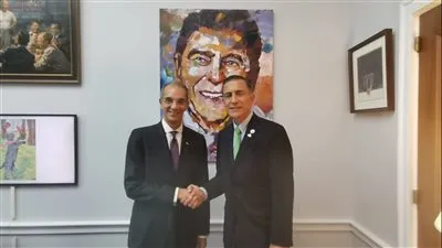 وزير الاتصالات يجري مباحثات مع عدد من مسئولي الأمن الأمريكى للتقنيات السيبرانية