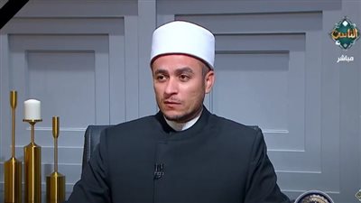 على من نُسلم فى نهاية الصلاة بعد التشهد؟.. أمين الفتوى يوضح