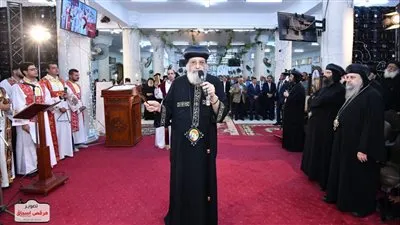 البابا تواضروس يعزي مشيرة خطاب في رحيل زوجها