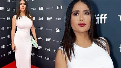 سلمى حايك تحضر العرض الخاص لـ El Sabor de la Navidad بـ 