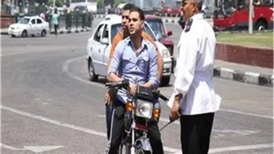 لعدم ارتداء الخوذة.. تحرير 660 مخالفة لقائدي الدراجات النارية
