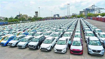 خط ساخن.. تفاصيل تسهيلات استيراد سيارات المصريين بالخارج بعد مدها 3 أشهر