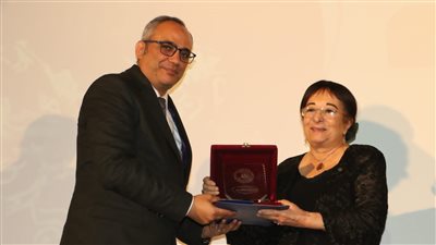 مسرح الهوة يكرم رشوان توفيق وضياء عبد الخالق ومنال سلامة والعديد من رموز المسرح المصري