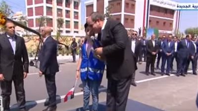 السيسي لطفلة باكية: 