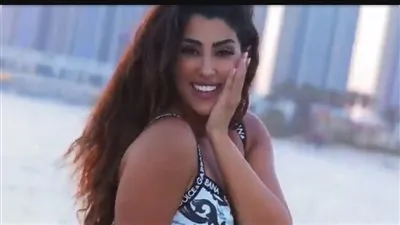 أيتن عامر تروج لأغنيتها الجديدة 