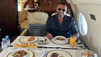 هجوم حاد على أحمد سعد بسبب صورو في طيارة خاصة (متقلدش حد يا ليفة)