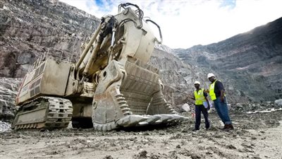 مصرع 20 شخصا من عمال شركة تعدين ألماس في جنوب إفريقيا