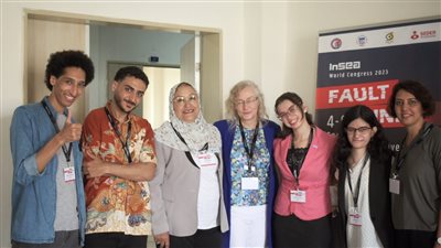 طلاب بكلية التربية الفنية بجامعة حلوان يشاركون في مؤتمر 