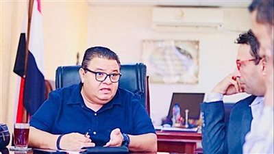 رئيس الإنتاج الثقافى يعقد اجتماعا مع رئيس الفنون الشعبية لمناقشة الخطة القادمة 