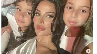 برفقة أولادها.. نادين نسيب نجيم تتألق في أحدث ظهور