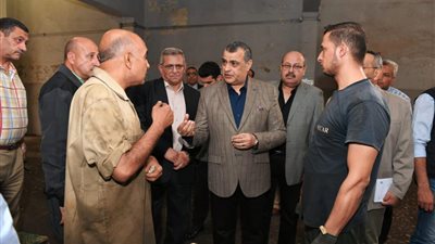 وزير الإنتاج الحربي يجري زيارة مفاجئة لشركة هليوبوليس للصناعات الكيماوية