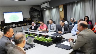 حملة مكبرة لازالة التراكمات والمخلفات بشوارع أسوان