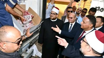 وزير الأوقاف ومحافظ الدقهلية يتفقدان توزيع 3 أطنان لحوم من صكوك الإطعام 