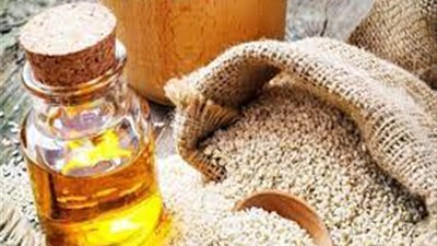 من بذور الحلبة لزيت السمسم.. احصلي علي شعر طويل كثيف وقوي