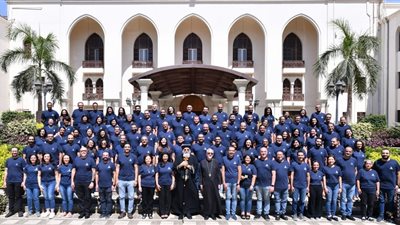 البابا تواضروس يستقبل أعضاء فريق 