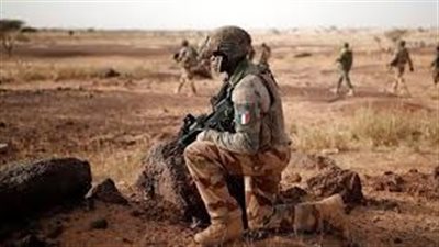 فرنسا تقرر سحب قواتها وإعادة سفيرها من النيجر
