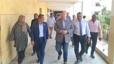 نائب محافظ الجيزة يتفقد الاستعدادات النهائية لاستقبال العام الدراسي الجديد بأوسيم (صور)