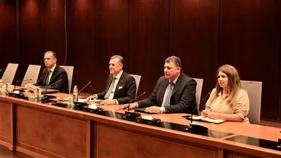 وزير السياحة والآثار يلتقي بالمبعوث التجاري لرئيس الوزراء البريطاني