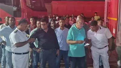 صور - محافظ القليوبية يتوجه لموقع حريق مصنع العبور