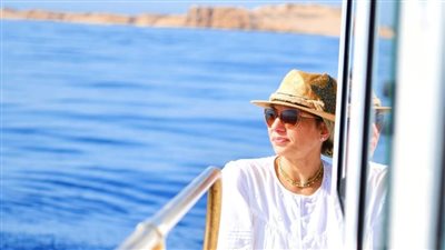 وزيرة البيئة تتفقد الإلتزام باشتراطات ممارسة الأنشطة البحرية بشرم الشيخ 