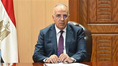 وزير الري يتابع موقف مشروع 