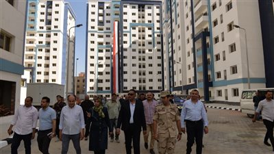مختار يتفقد مساكن الجلاء بالمنصورة ضمن مشروع تطوير عواصم المحافظات 