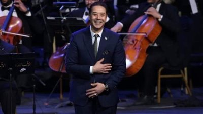  مدحت صالح يتغنى بأعمال الأساتذة على مسرح النافورة