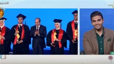 أحد المكرمين باحتفالية يوم تفوق جامعات مصر يكشف ما دار بينه وبين السيسي (فيديو)