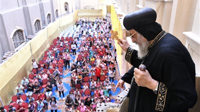 البابا تواضروس يثني على جهود كهنة كنيسة منطقة 