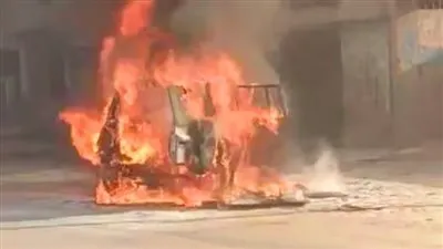 تفحم سيارة ملاكي وهروب قائدها في طنطا (صور)