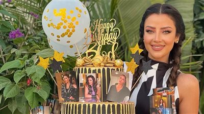 بالصور.. رضوى الشربينى تحتفل بعيد ميلادها ال ٤٢ على طريقتها الخاصة 