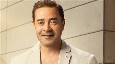 بدأ بالغناء مع أبلة فضيلة واشتهر بعد غناءه أمام رئيس الجمهورية.. ما لا تعرفه عن مدحت صالح في عيد ميلاده