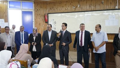 رئيس جامعة بنها يشهد أداء تحية العلم في أول أيام الدراسة 