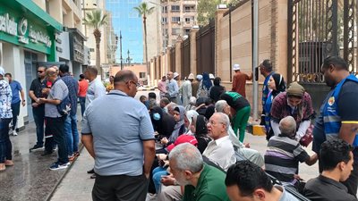 كلام الرئيس وصل لـ قلوبنا.. توافد المواطنين على مقرات الشهر العقاري ببورسعيد لعمل التوكيلات الرئاسية