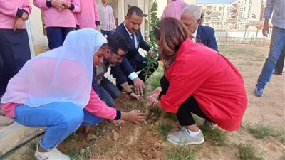 نائب محافظ الجيزة تشارك الطلبة في زراعة أشجار مثمرة بمدرسة سميرة موسى