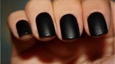 تعرفي علي طرق إزالة الحناء من الأظافر 