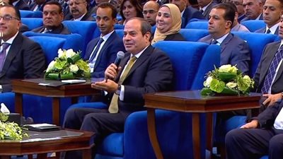 السيسي لوزير الاتصالات: بتتكلم على البنية التحتية للوزارات.. 