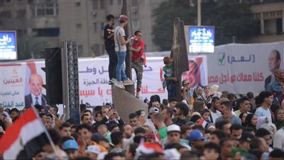 تحت الأمطار.. الآلاف يحتشدون بالميادين لمطالبة السيسي بالترشح لفترة رئاسية جديدة