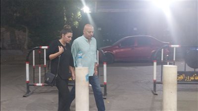 بالصور.. وصول ضياء عبد الخالق لعزاء الفنان محمد فريد 