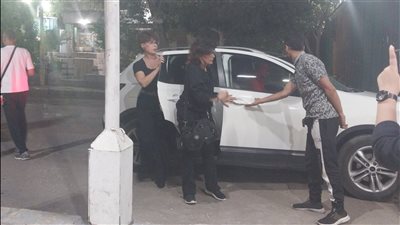 بالصور.. وصول أنوشكا وسماح أنور عزاء الفنان محمد فريد 