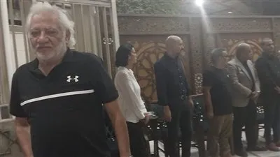 وصول الفنان سامح الصريطي في عزاء الراحل محمد فريد 