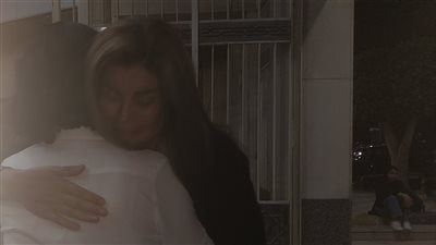 بالأحضان.. رانيا فريد شوقي تساند ابنة الفنان محمد فريد 