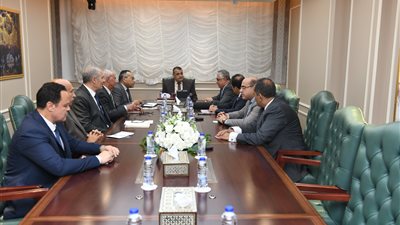 وزير الإنتاج الحربى يستقبل رئيس الهيئة الإقتصادية لقناة السويس