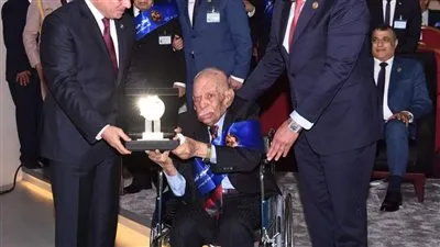 بعد تكريمه من الرئيس..مساعد سلاح الإشارة في حرب أكتوبر: ذكريات النصر لا تفارق ذهني